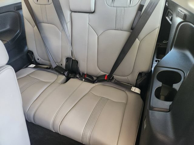 Used 2025 Honda Pilot Touring image 33