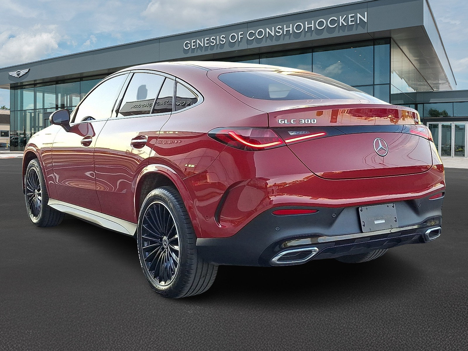 Used 2024 Mercedes-Benz GLC 300 4MATIC image 4