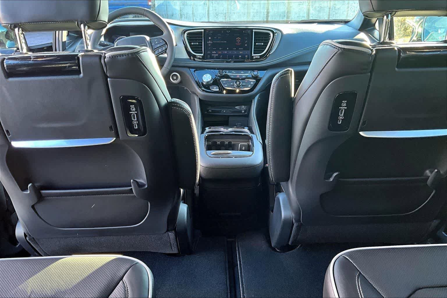 New 2026 Chrysler Pacifica Limited w/ Uconnect Theater Family Group AWD/4WD image 12