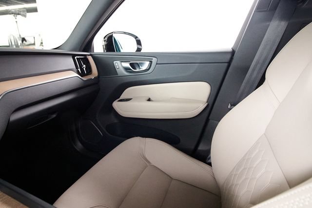 Certified 2026 Volvo XC60 B5 Plus AWD/4WD image 8