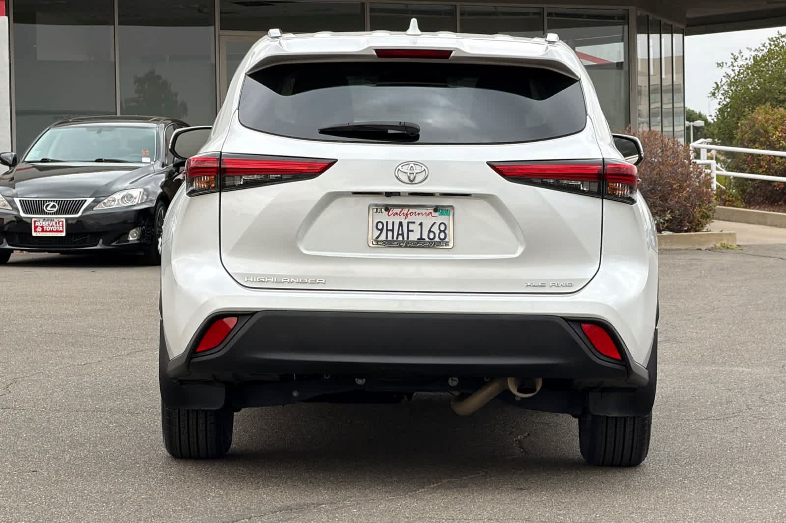 Used 2023 Toyota Highlander XLE AWD/4WD image 8