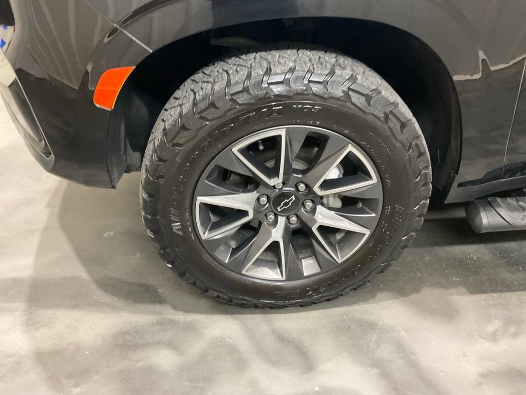 Used 2022 Chevrolet Tahoe Z71 w/ Luxury Package AWD/4WD image 7
