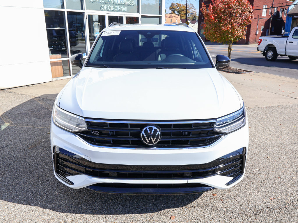 Used 2024 Volkswagen Tiguan SE R-Line AWD/4WD image 8