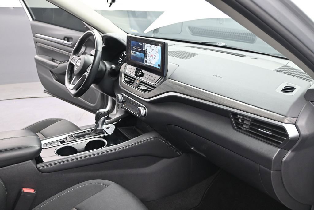 Used 2023 Nissan Altima 2.5 SV w/ SV Premium Package FWD image 26
