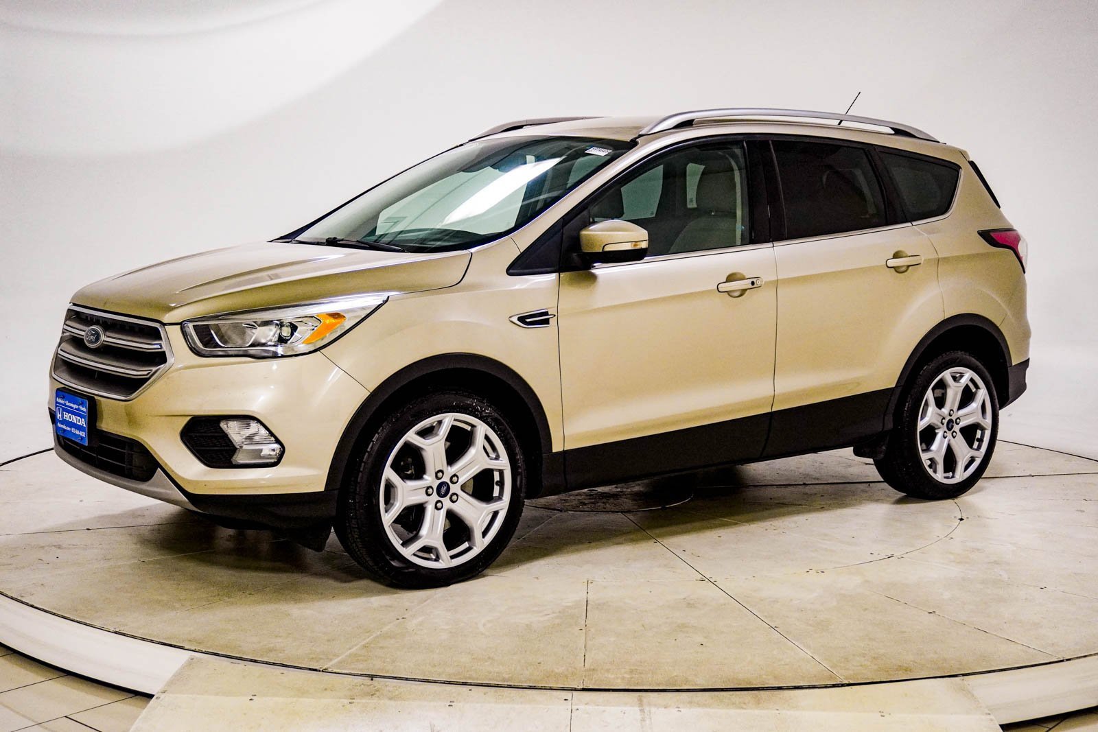 Used 2017 Ford Escape Titanium image 3