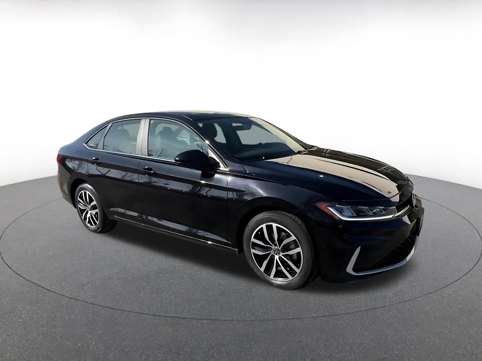 Used 2025 Volkswagen Jetta SE image 2