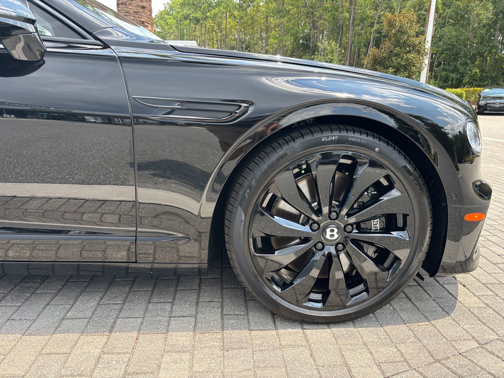 New 2025 Bentley Flying Spur Plug-In Hybrid image 6
