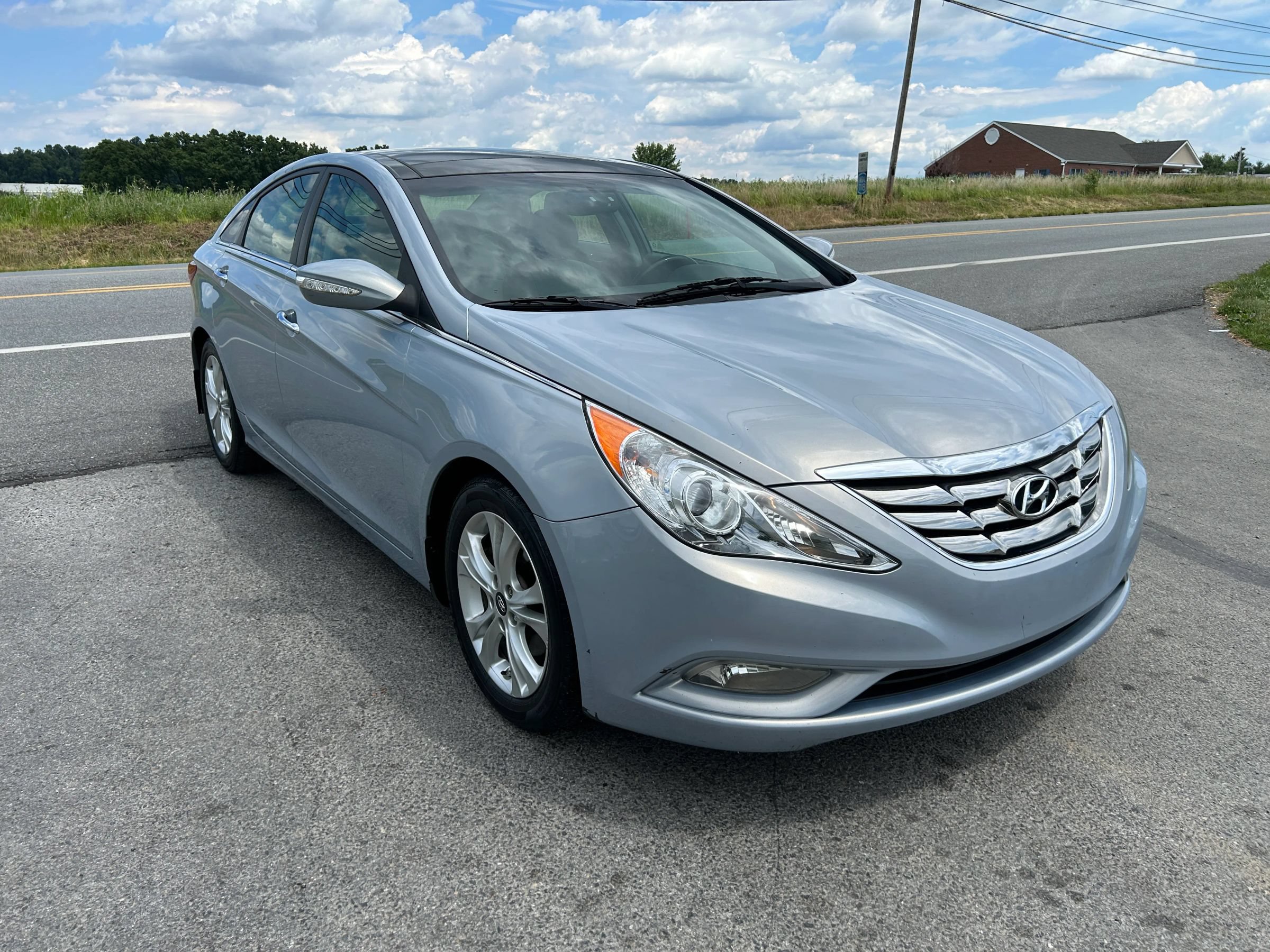 Used 2013 Hyundai Sonata Limited w/ Premium Pkg FWD image 4