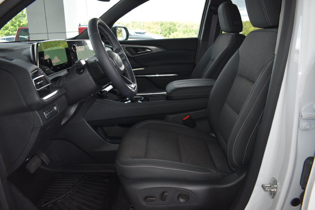 Used 2025 Chevrolet Traverse LT AWD/4WD image 4