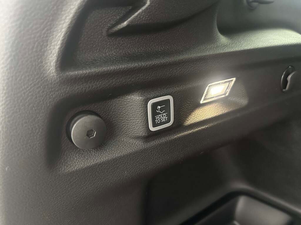 New 2025 Jeep Grand Cherokee L Limited w/ Black Appearance Package image 19