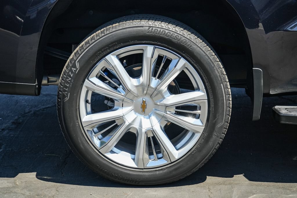 Used 2023 Chevrolet Silverado 1500 High Country w/ High Country Premium Package AWD/4WD image 12