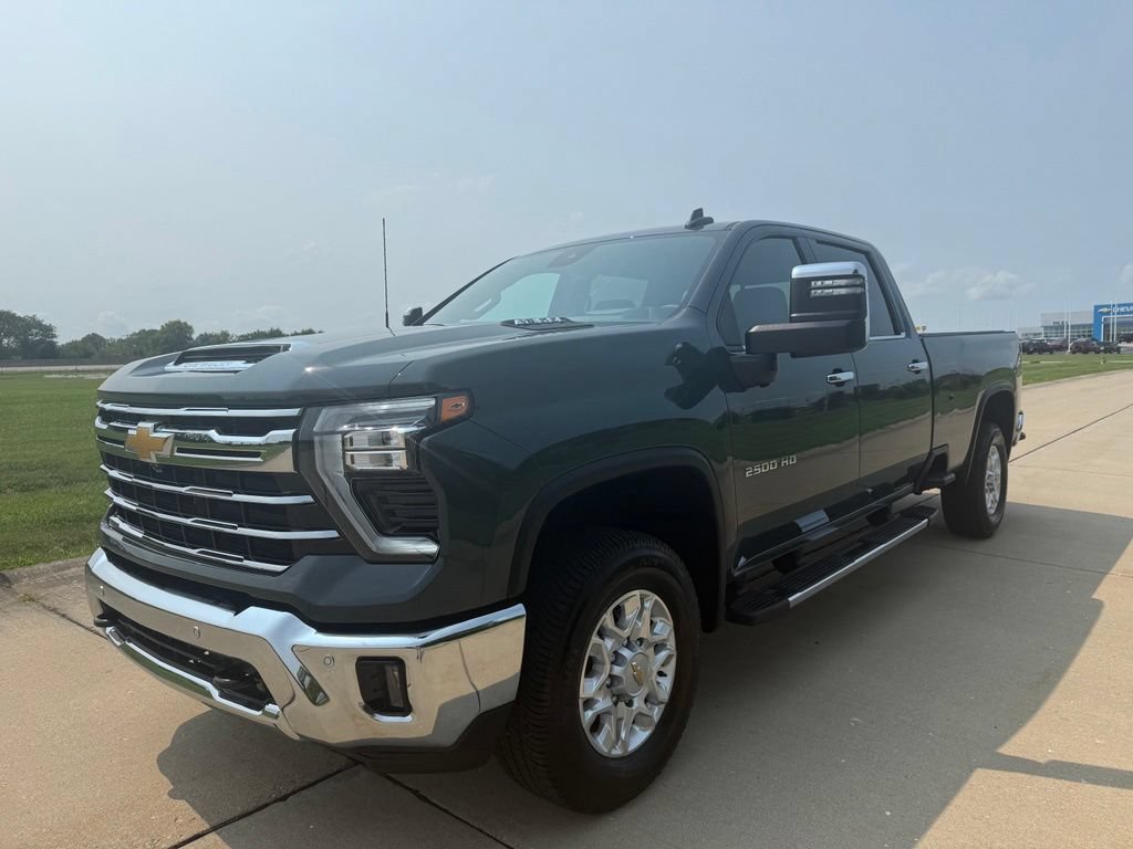 Used 2026 Chevrolet Silverado 2500 LTZ w/ LTZ Premium Package AWD/4WD image 10