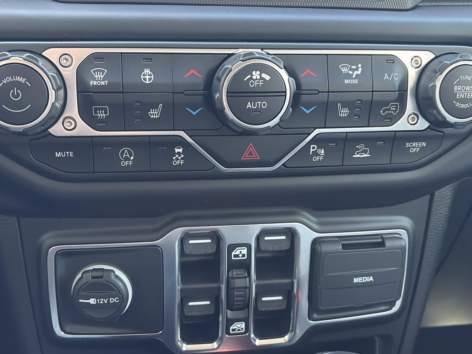 Used 2021 Jeep Wrangler Unlimited Sahara AWD/4WD image 18