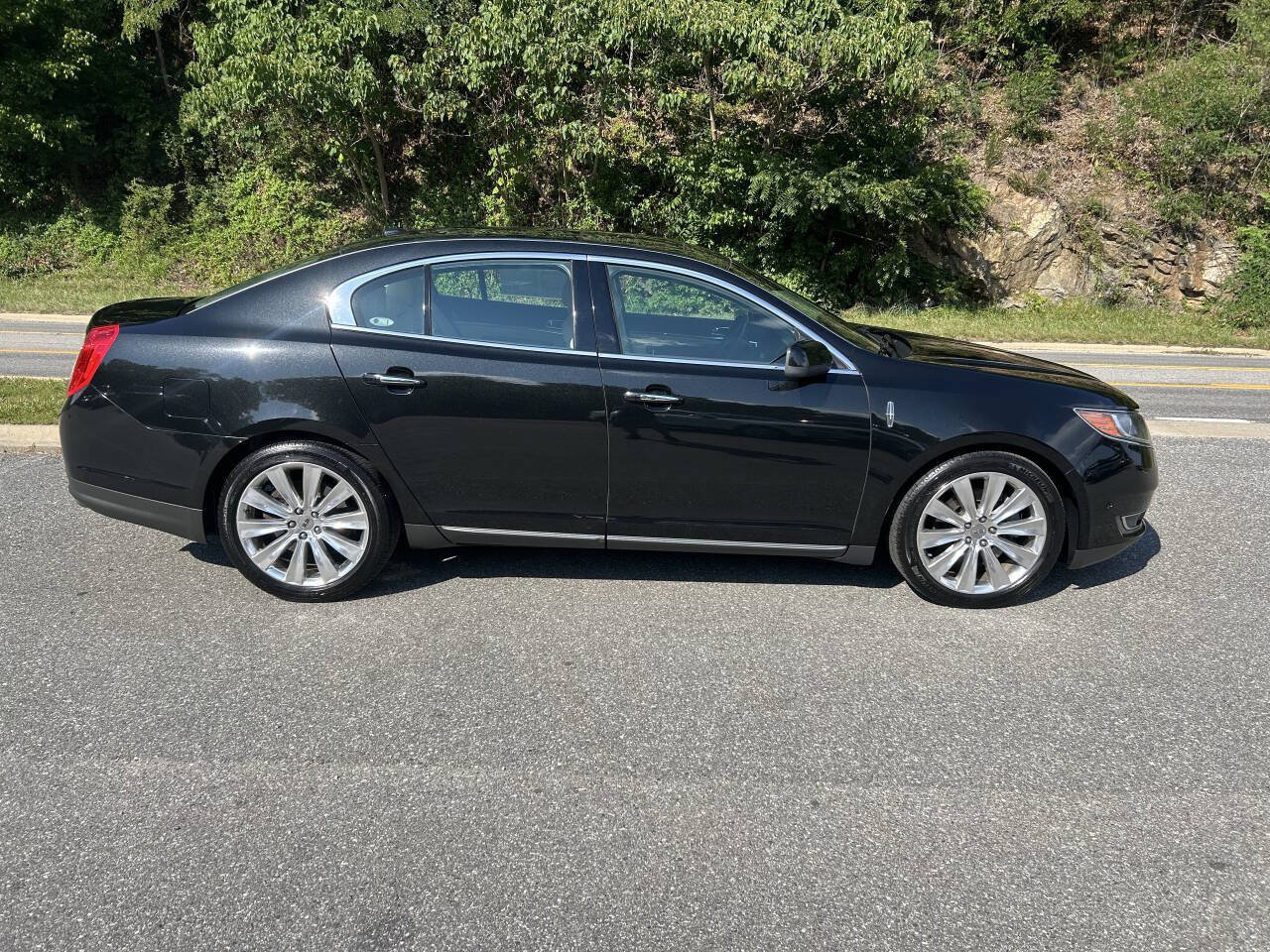 Used 2013 Lincoln MKS AWD image 9