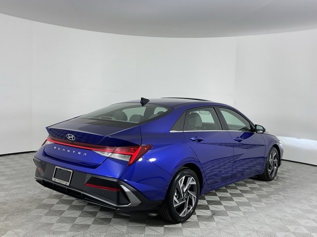 Used 2025 Hyundai Elantra SEL image 5