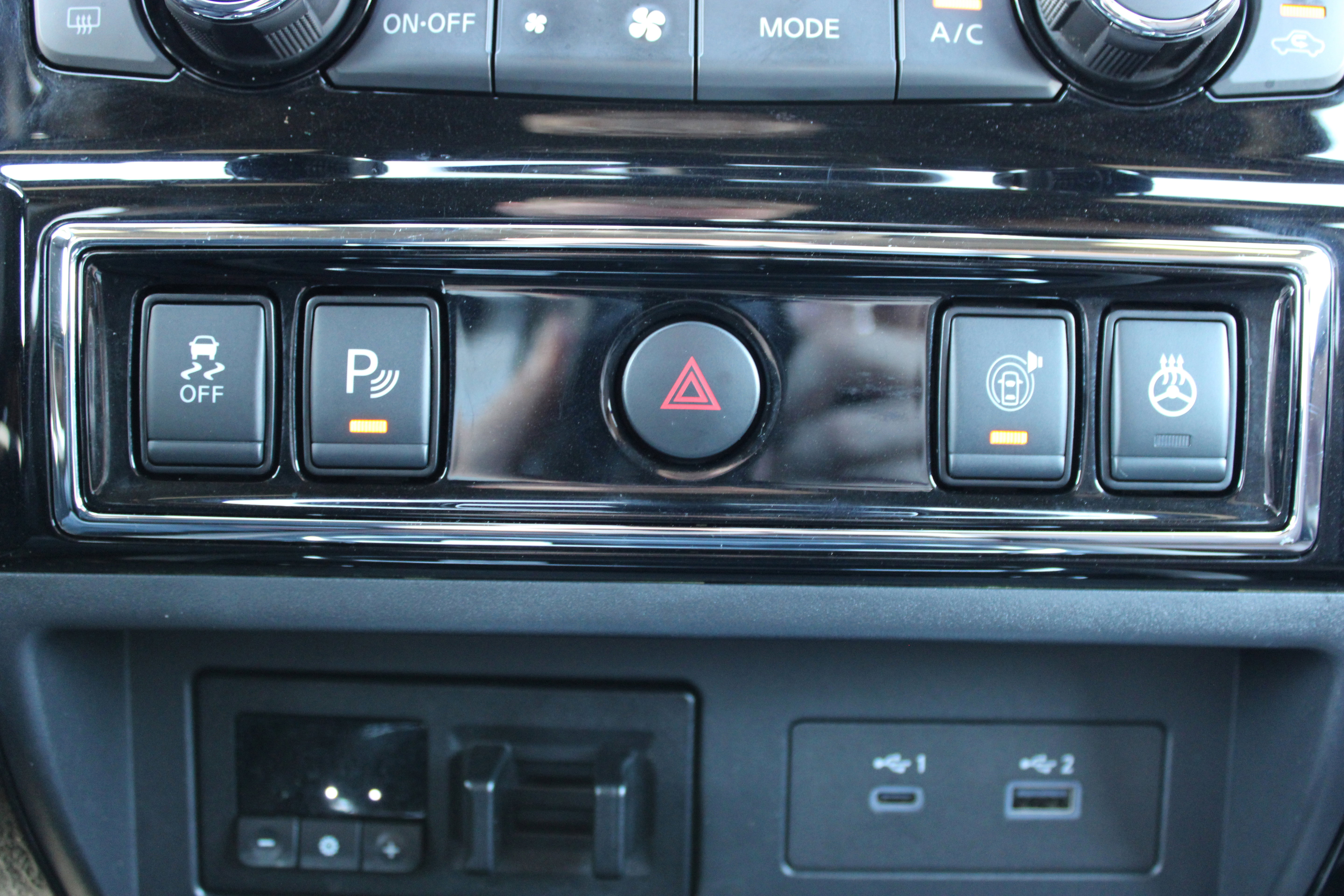 Certified 2023 Nissan Titan Platinum Reserve w/ Moonroof Package image 22