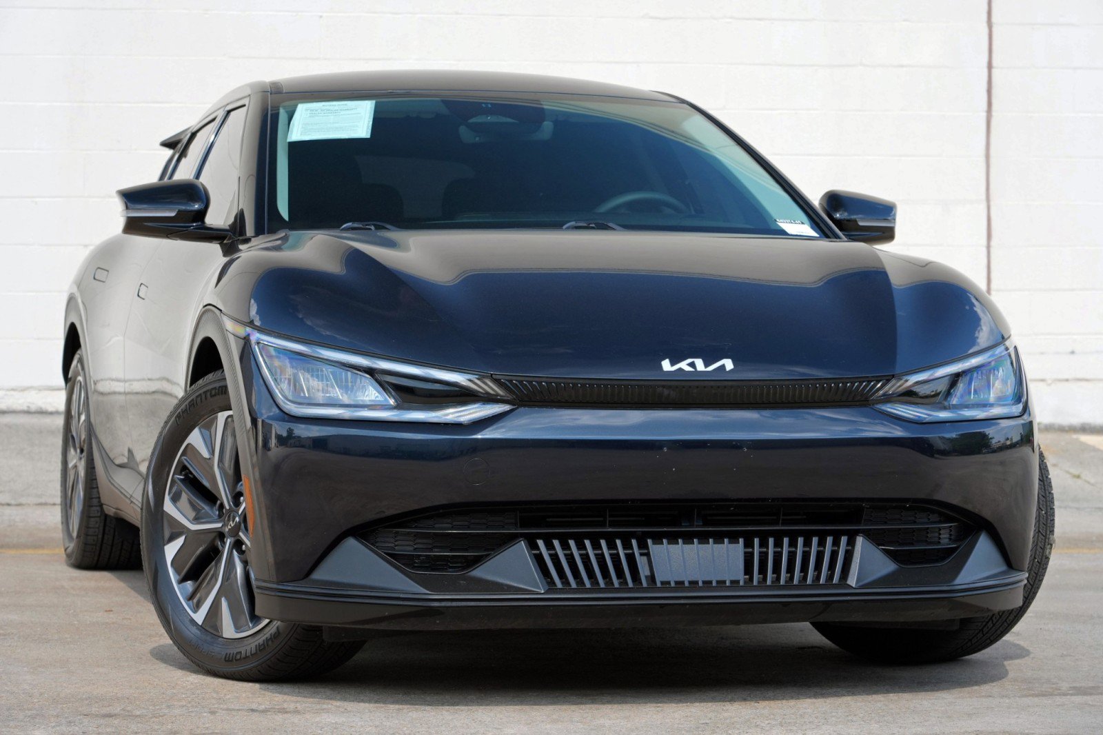 Used 2022 Kia EV6 Light RWD image 2