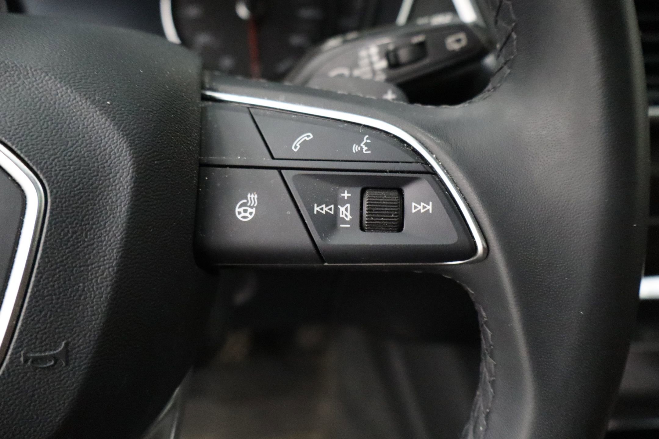 Used 2023 Audi Q5 2.0T Premium w/ Convenience Package image 17