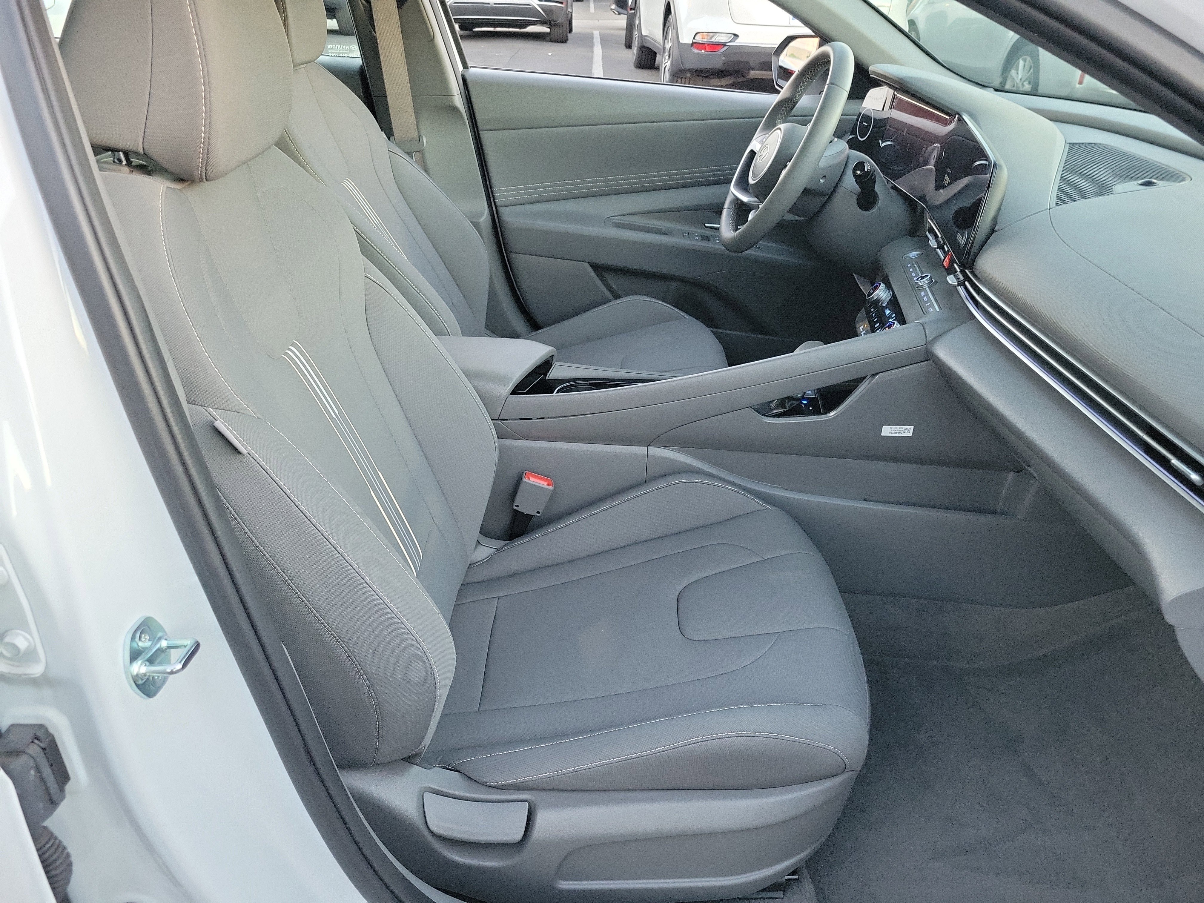 Certified 2025 Hyundai Elantra SEL image 17