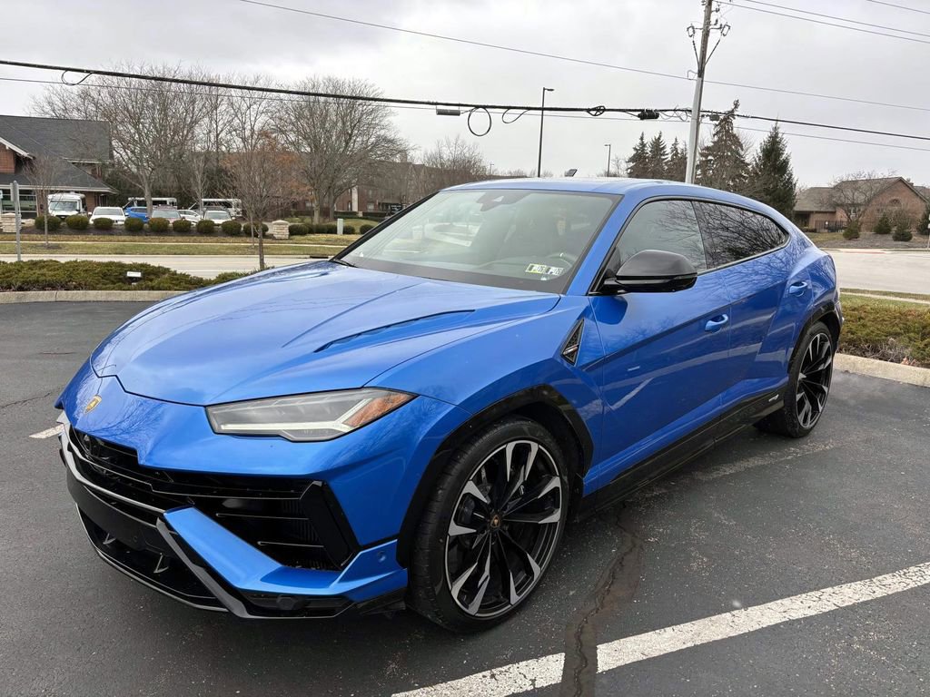 Used 2023 Lamborghini Urus S image 3