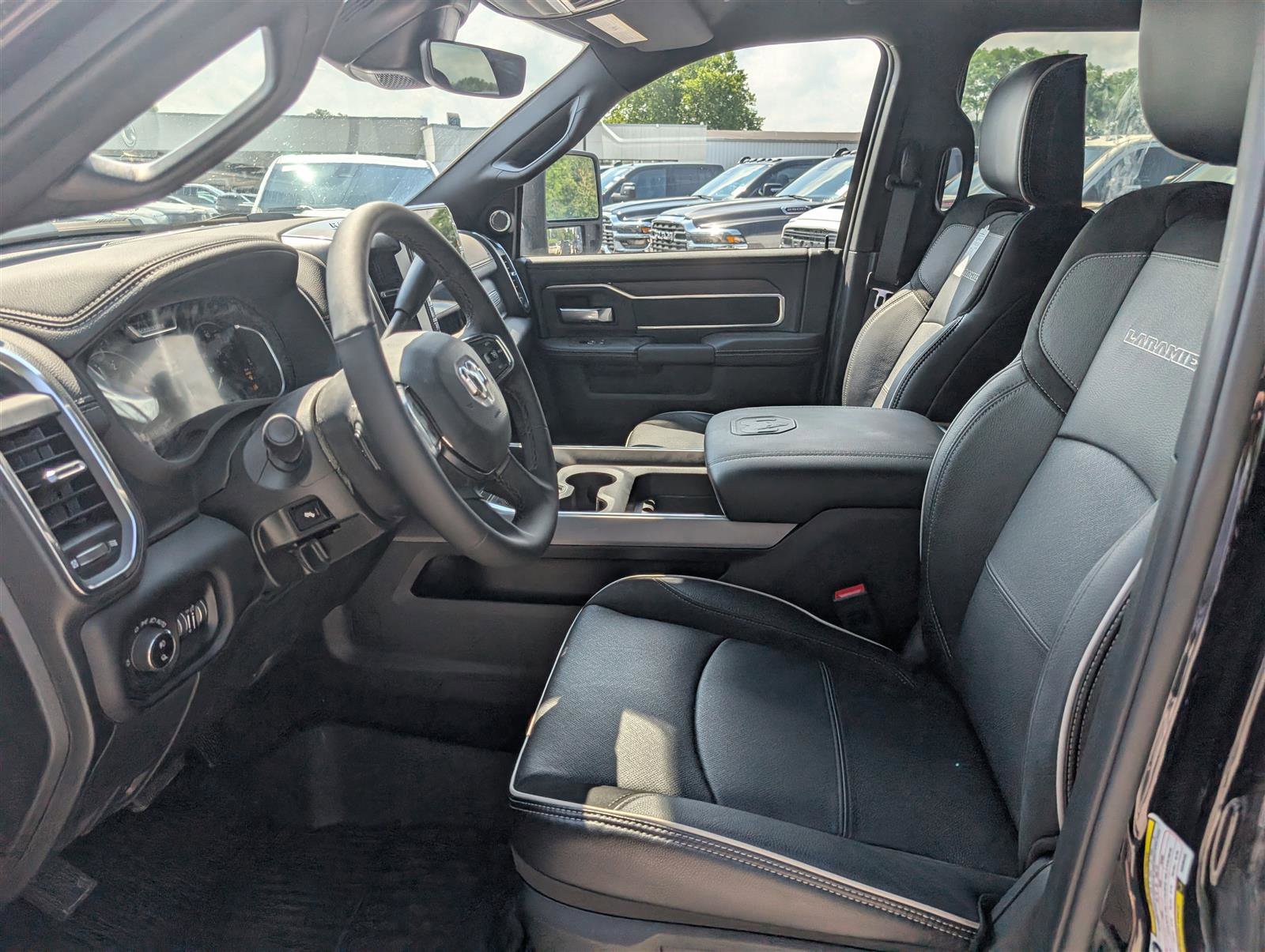 New 2025 RAM 2500 Laramie AWD/4WD image 10