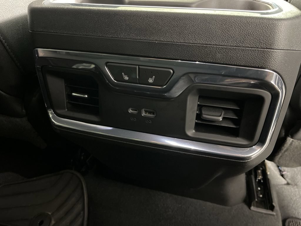 Certified 2023 Chevrolet Silverado 1500 High Country w/ Technology Package AWD/4WD image 10