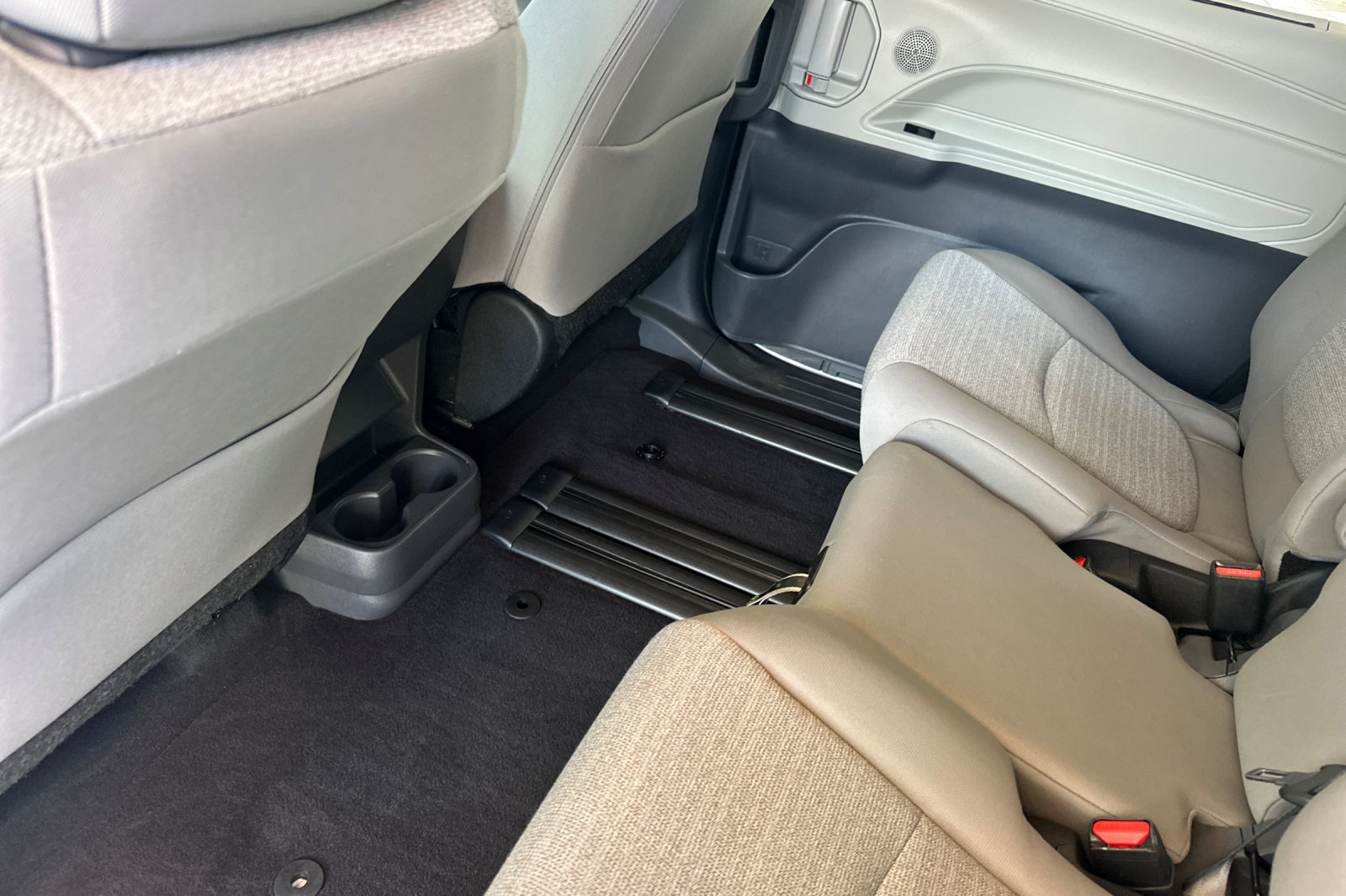 Certified 2024 Toyota Sienna LE AWD/4WD image 15