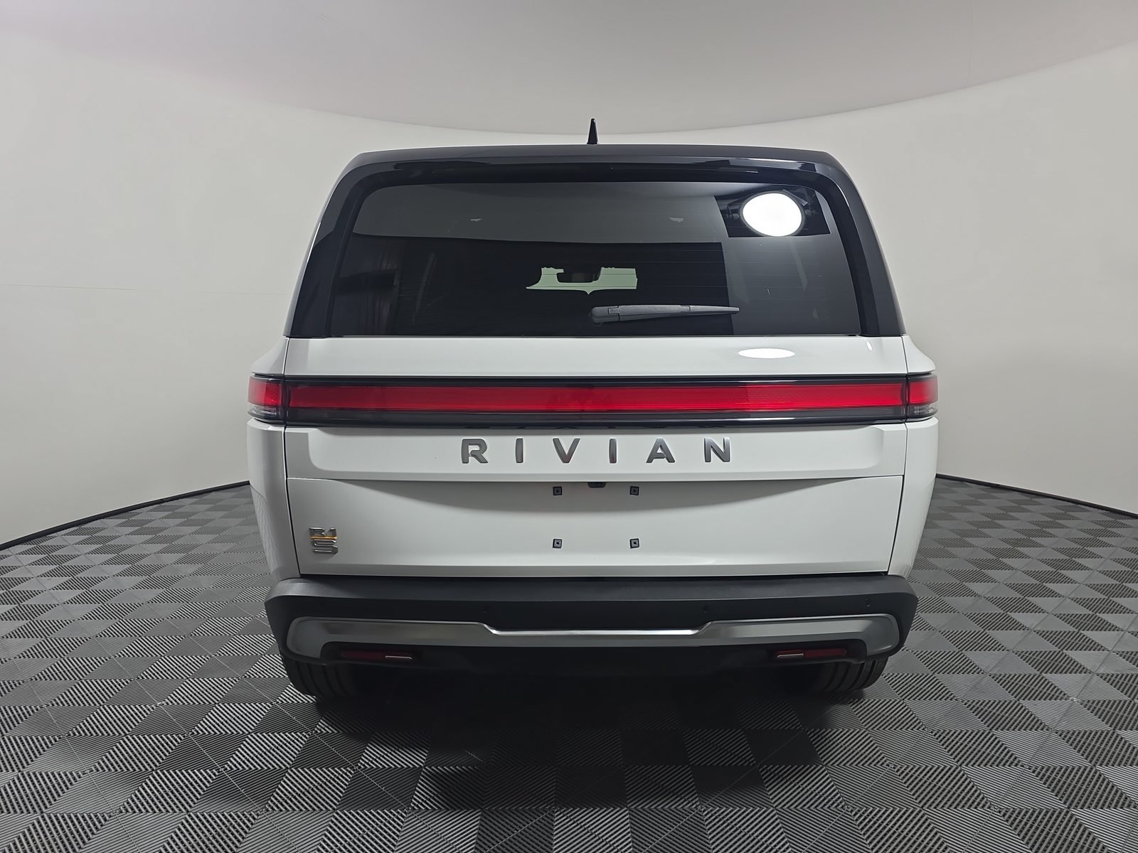 Used 2024 Rivian R1S Adventure Quad AWD/4WD image 4