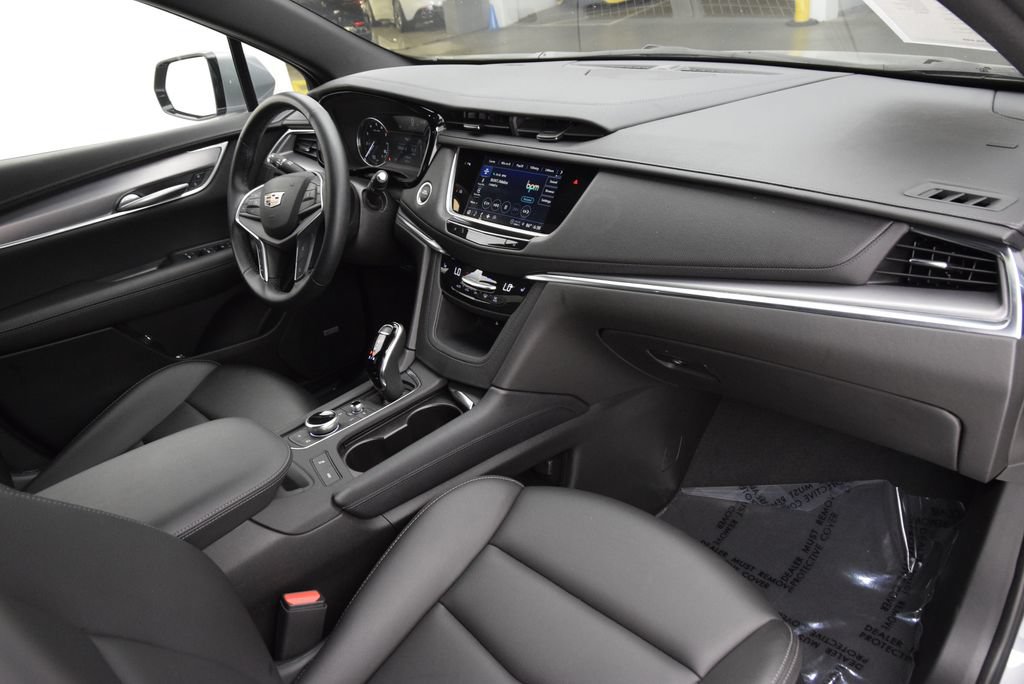 Used 2025 Cadillac XT5 Luxury FWD image 14