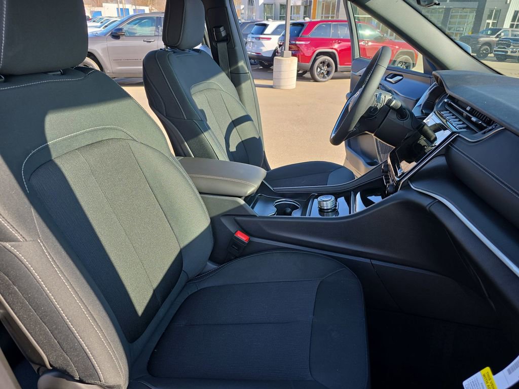 New 2026 Jeep Grand Cherokee L 4WD image 10