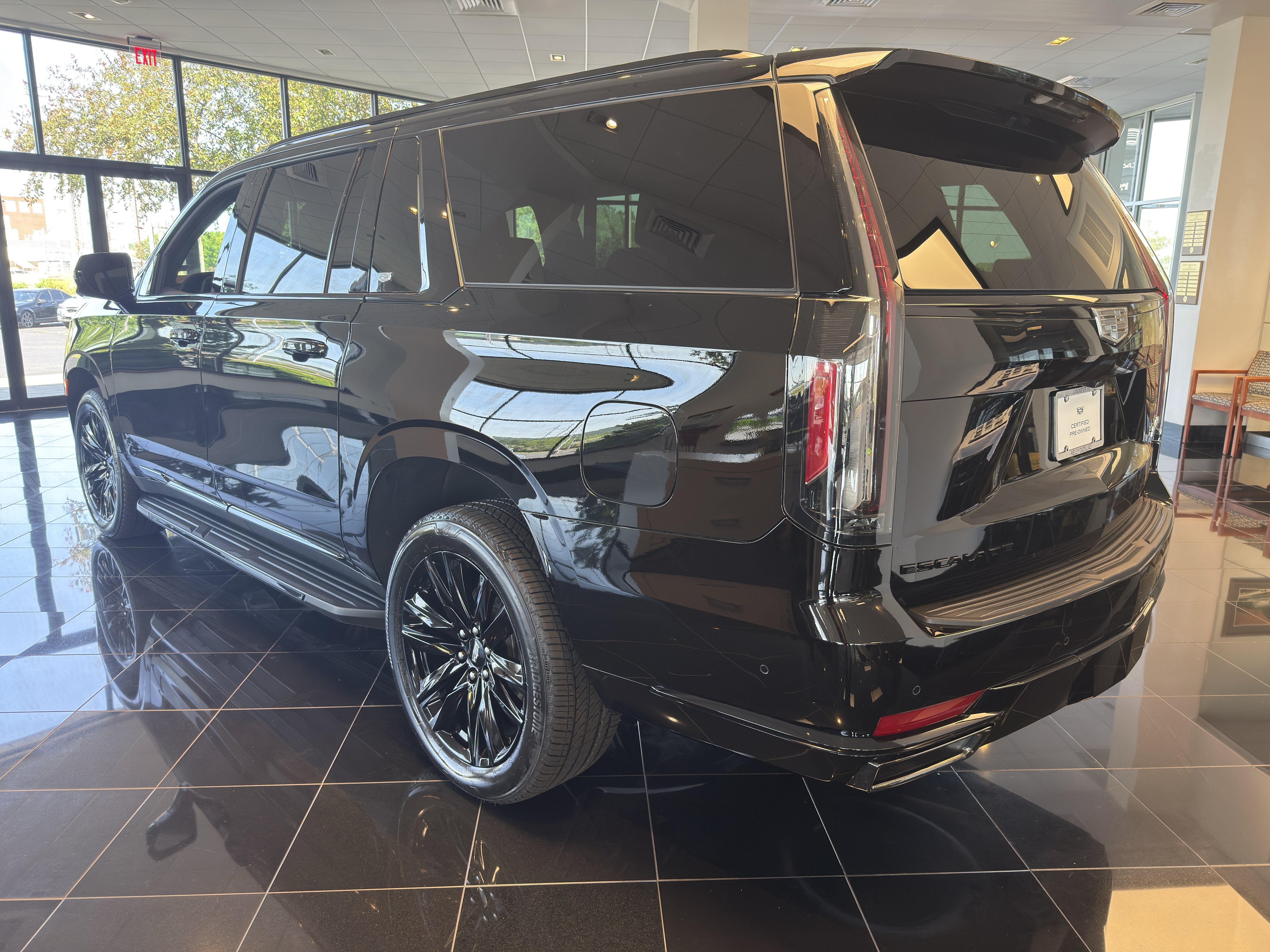 Certified 2022 Cadillac Escalade ESV Sport AWD/4WD image 5