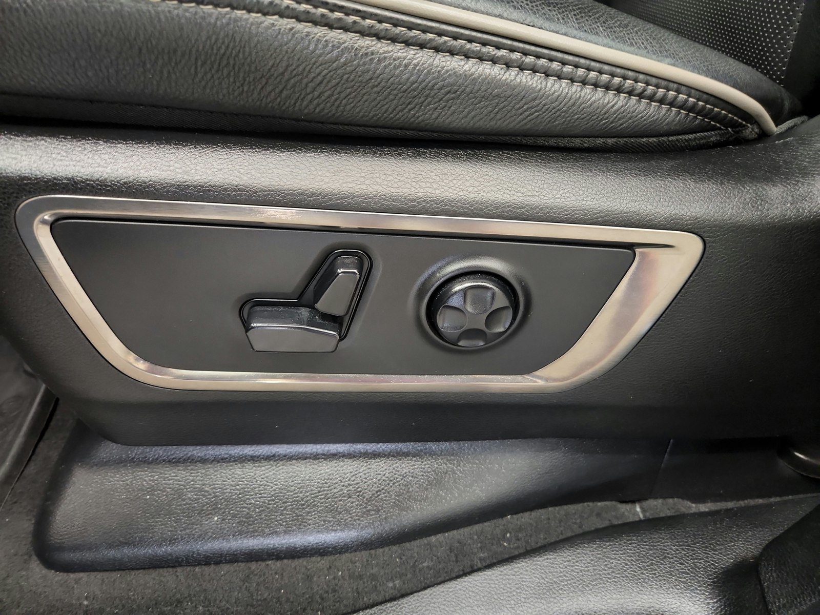 Used 2019 RAM 1500 Limited AWD/4WD image 23