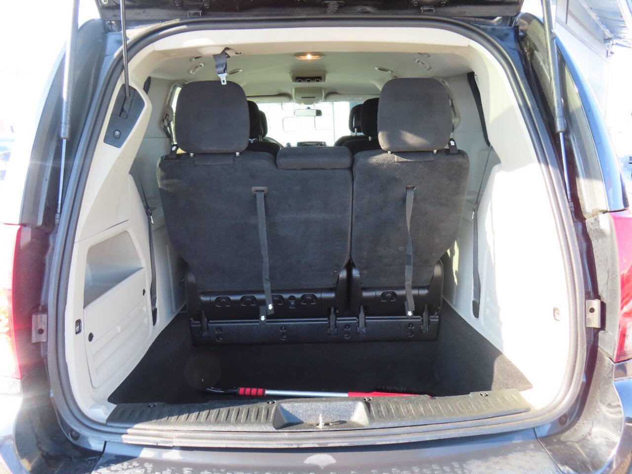Used 2016 Dodge Grand Caravan SXT image 14