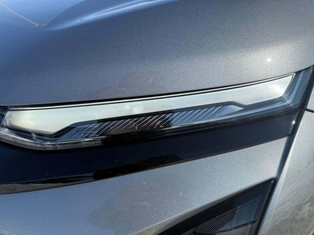 Used 2025 Chevrolet Equinox RS w/ Safety and Technology Package image 9