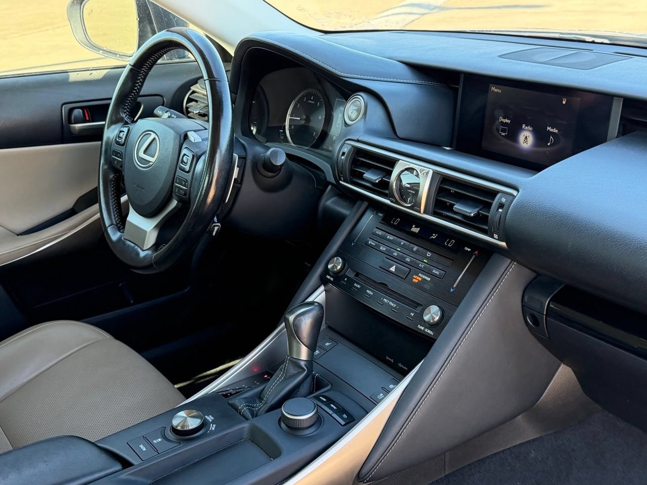 Used 2017 Lexus IS 200t w/ Premium Package RWD image 36