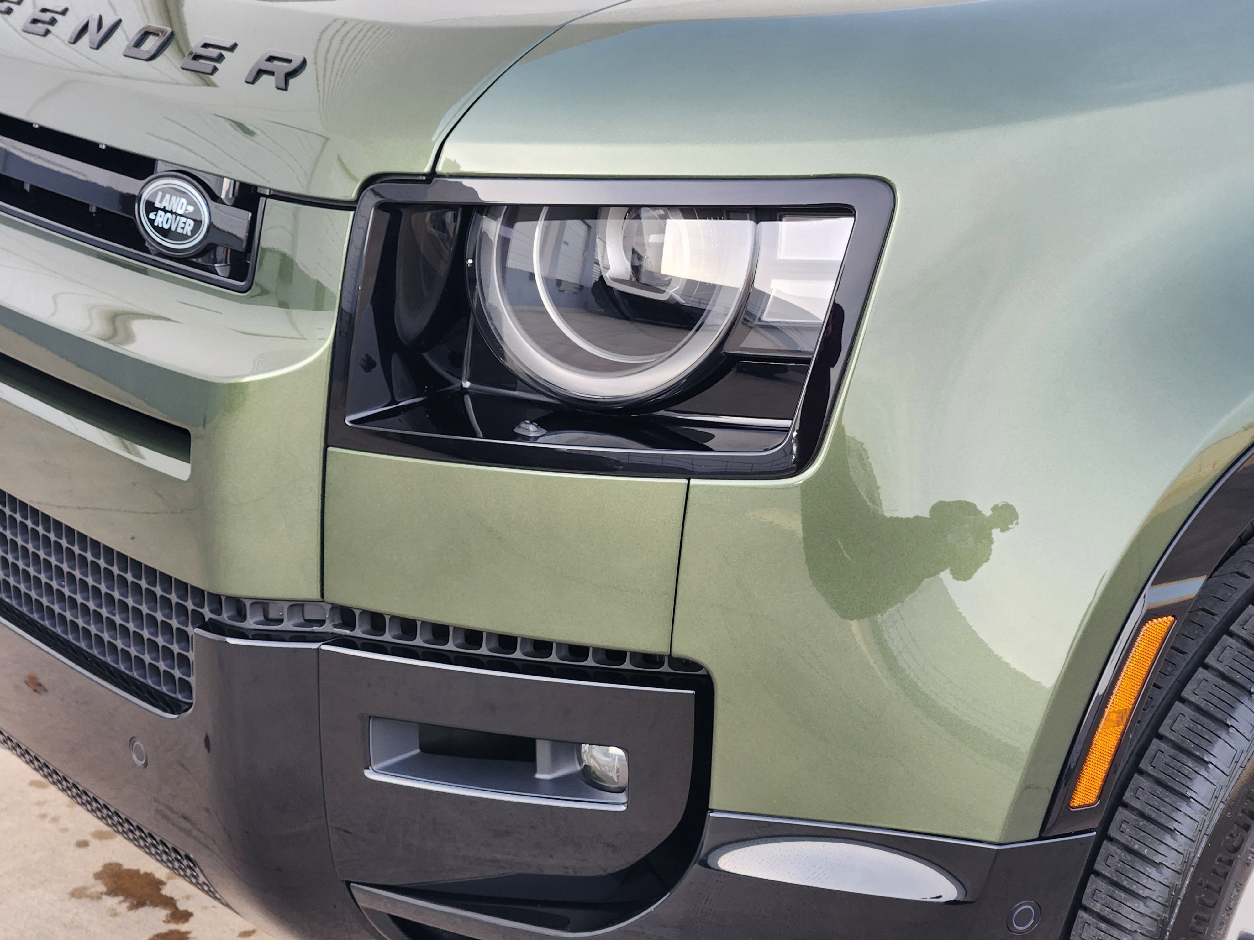 New 2026 Land Rover Defender 110 X-Dynamic SE image 9