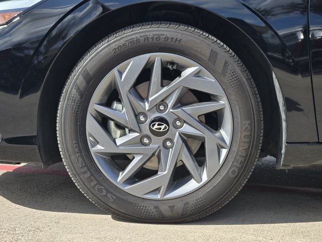 Certified 2025 Hyundai Elantra Hybrid FWD image 11