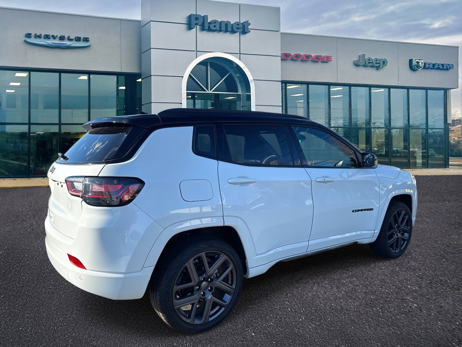 Used 2024 Jeep Compass Limited w/ High Altitude Package image 2