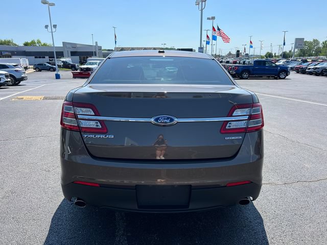 Used 2016 Ford Taurus SE FWD image 6