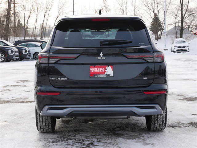 Used 2025 Mitsubishi Outlander SE image 6