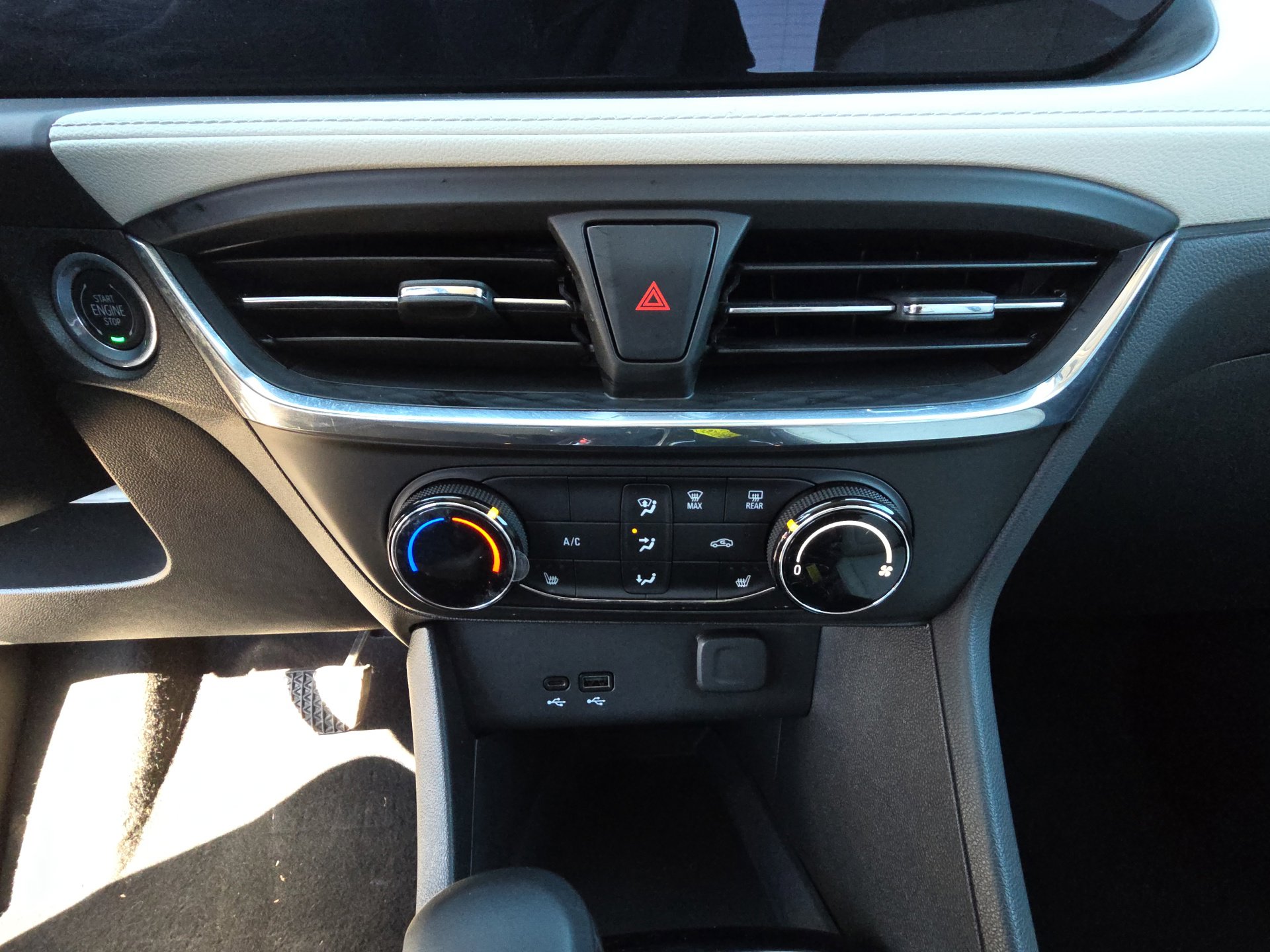 Certified 2025 Buick Encore GX Preferred w/ Comfort Package image 23