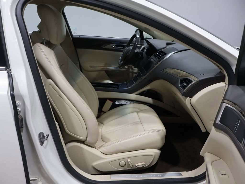 Used 2013 Lincoln MKZ image 24