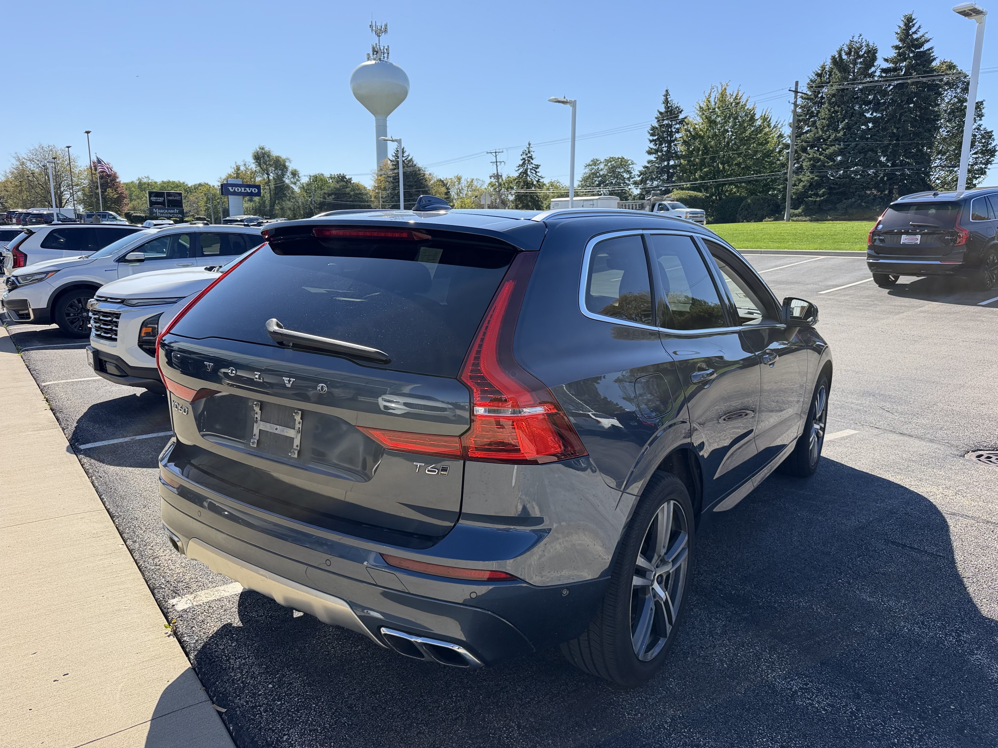 Used 2018 Volvo XC60 T6 Momentum w/ Convenience Package AWD/4WD image 4