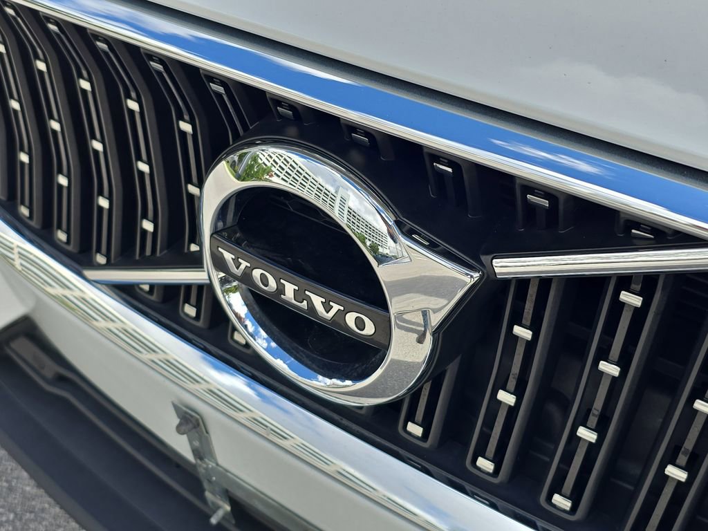 Certified 2022 Volvo V60 T5 Cross Country w/ Climate Package image 13