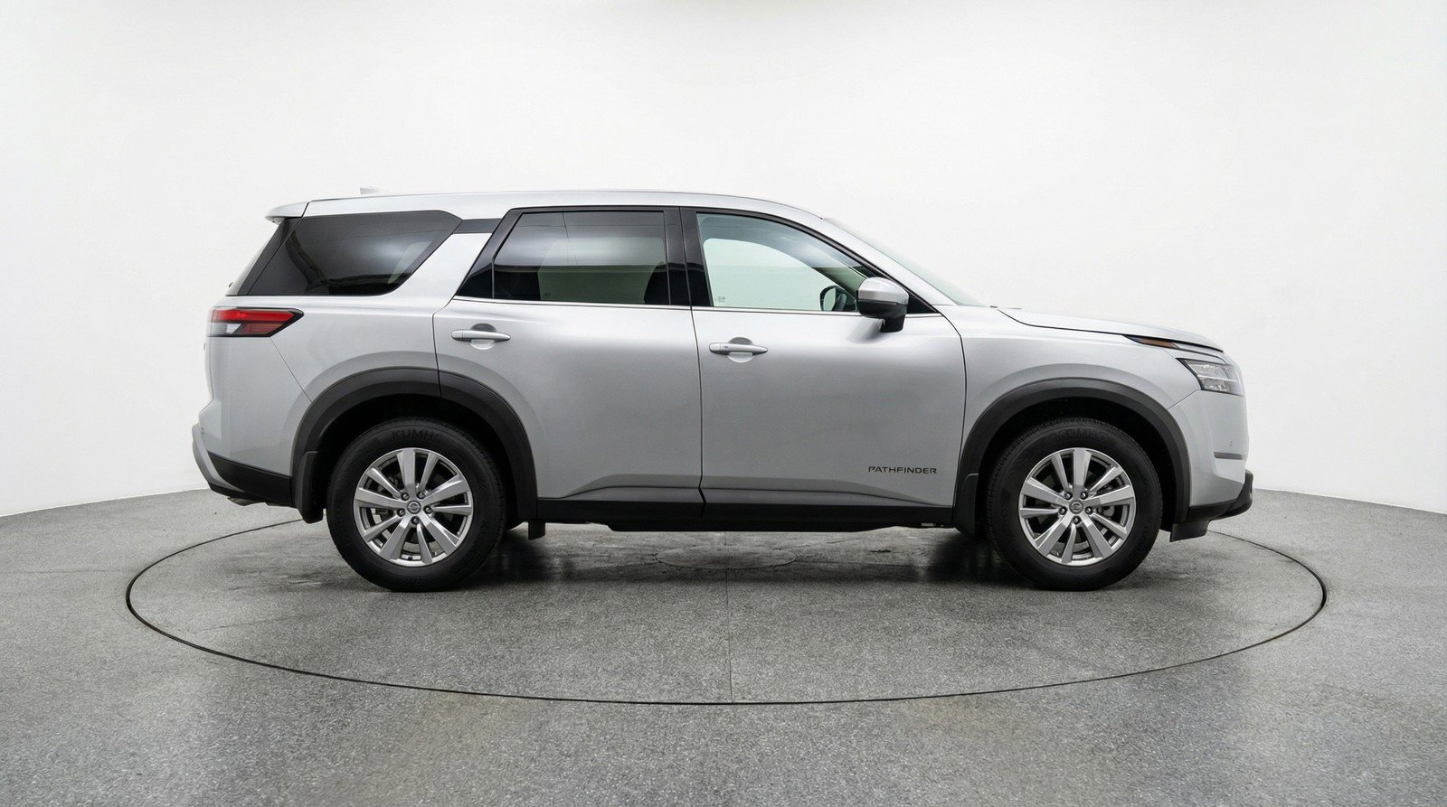 Used 2025 Nissan Pathfinder SV image 11