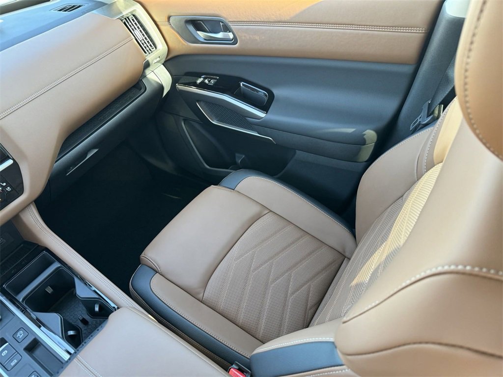 New 2025 Nissan Pathfinder Platinum w/ Cargo Package image 15