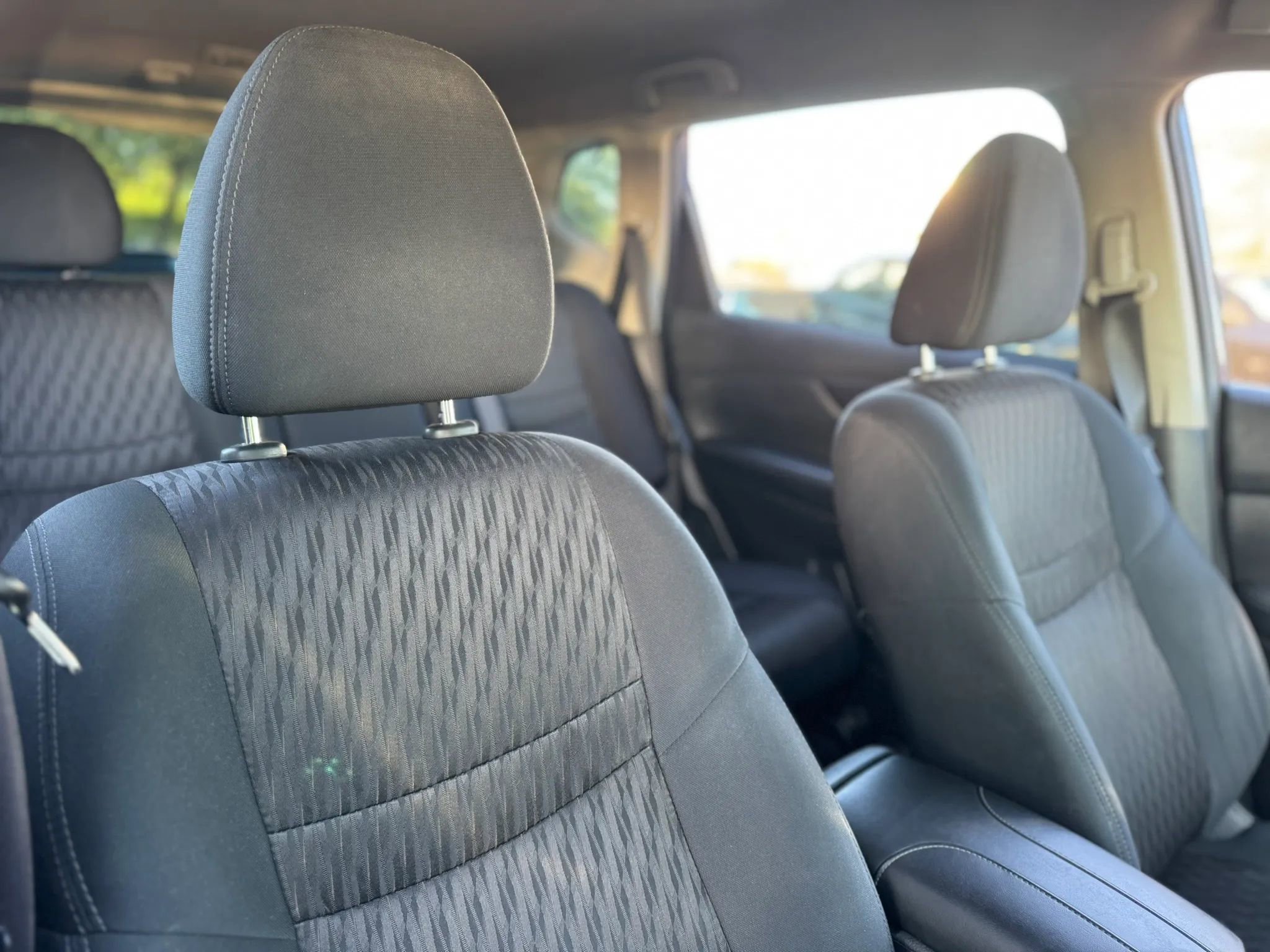 Used 2018 Nissan Rogue S image 31