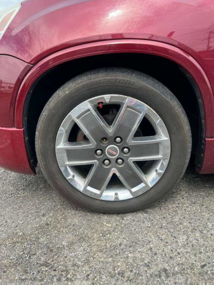 Used 2011 GMC Acadia Denali image 31