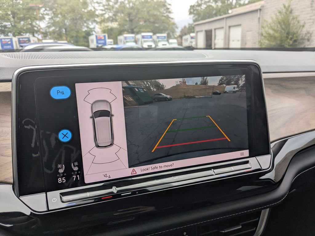 Used 2025 Volkswagen Atlas SE image 19