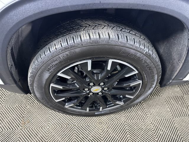 Used 2025 Chevrolet Traverse LT w/ Sun and Wheel Package image 10